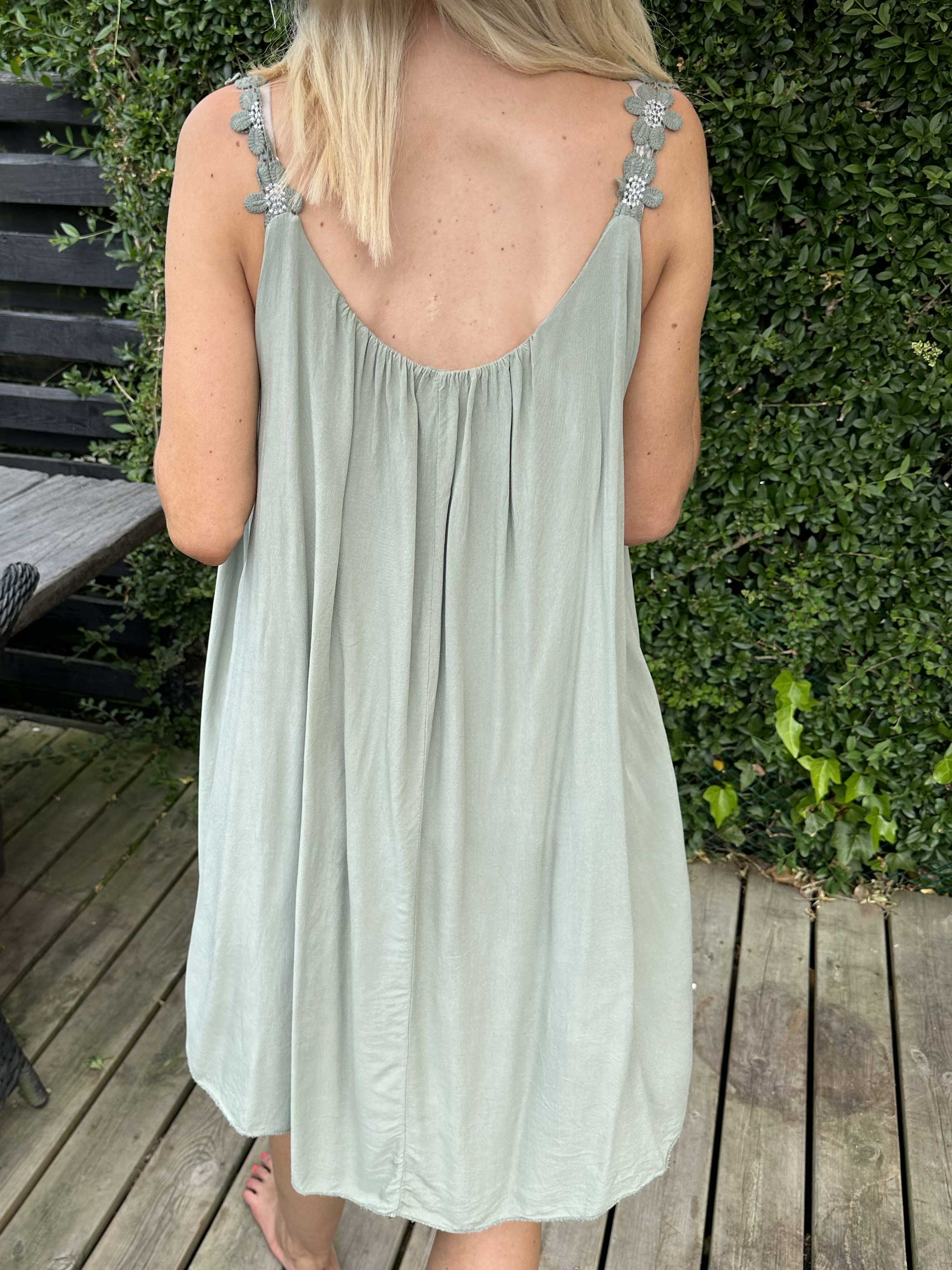 Ane - Sød sommerkjole med broderet stroppe